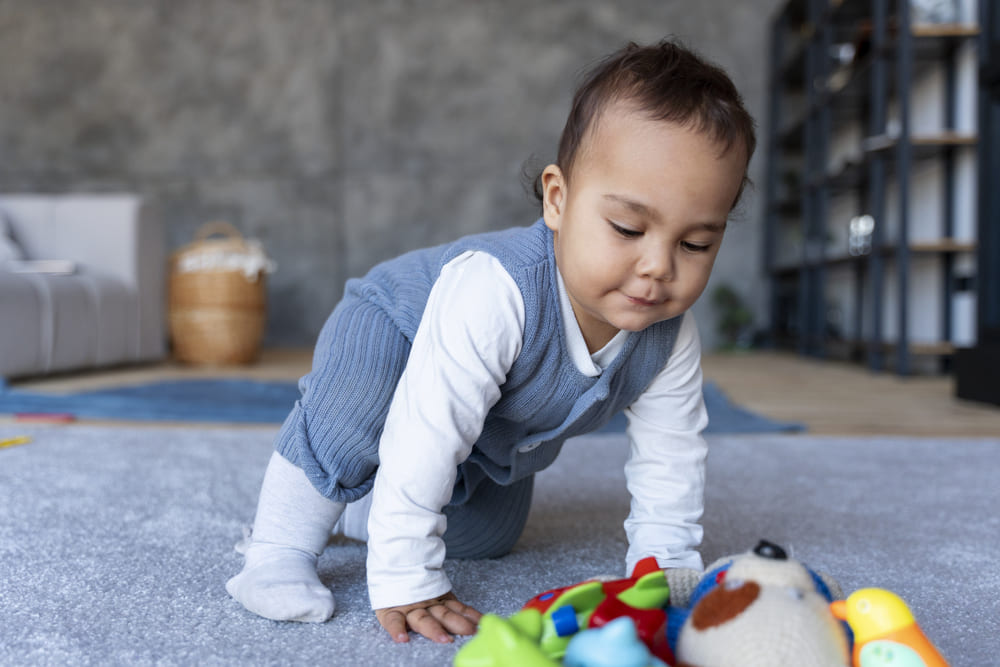 ¿A qué edad empiezan a gatear los bebés? Guía de desarrollo