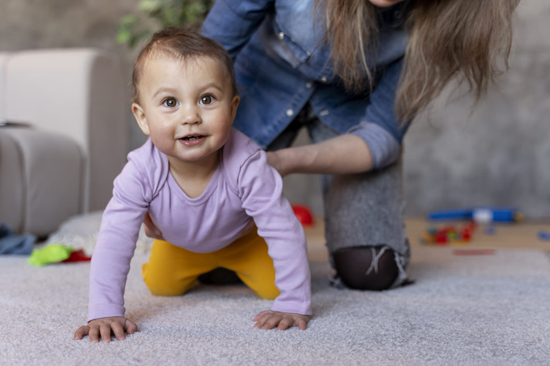 Motricidad Gruesa y Fina: ¿Cuál es la diferencia y por qué son tan importantes para tu bebé?