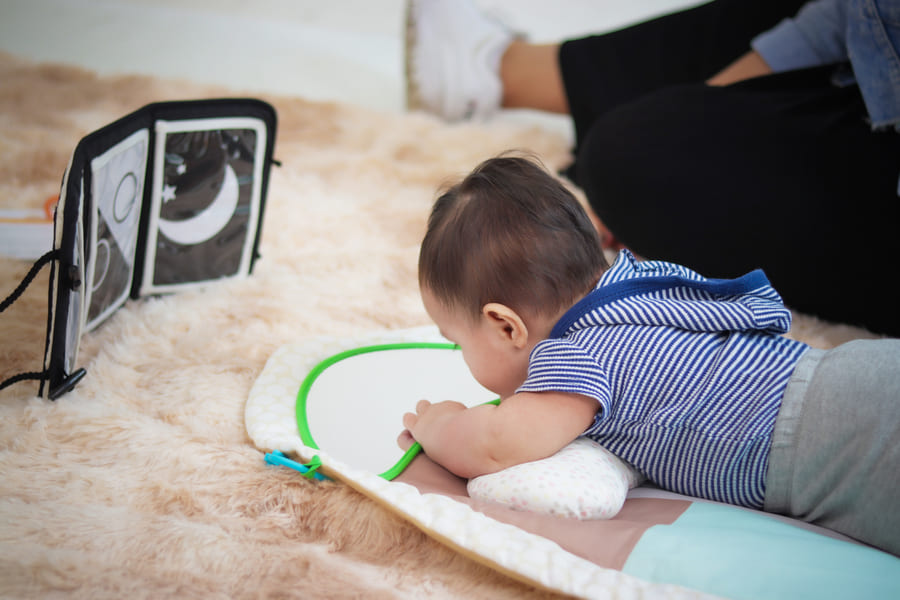 Juguetes de estimulación temprana para bebés de Cora y Coco